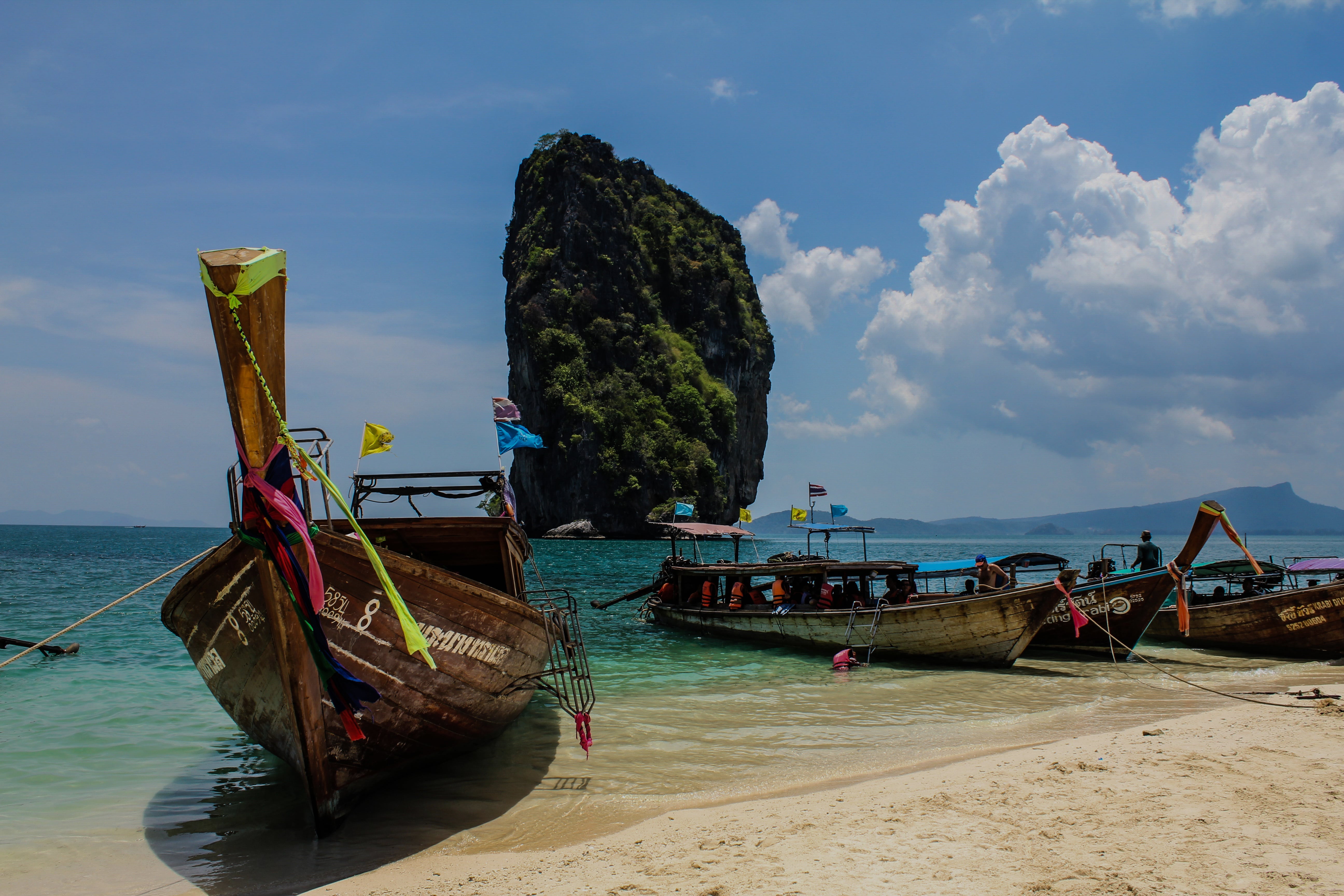 Beach scene in Thailand, capturing the allure of local tours, reflecting ThaiTourConnect's expertise in digital marketing for tour agencies.